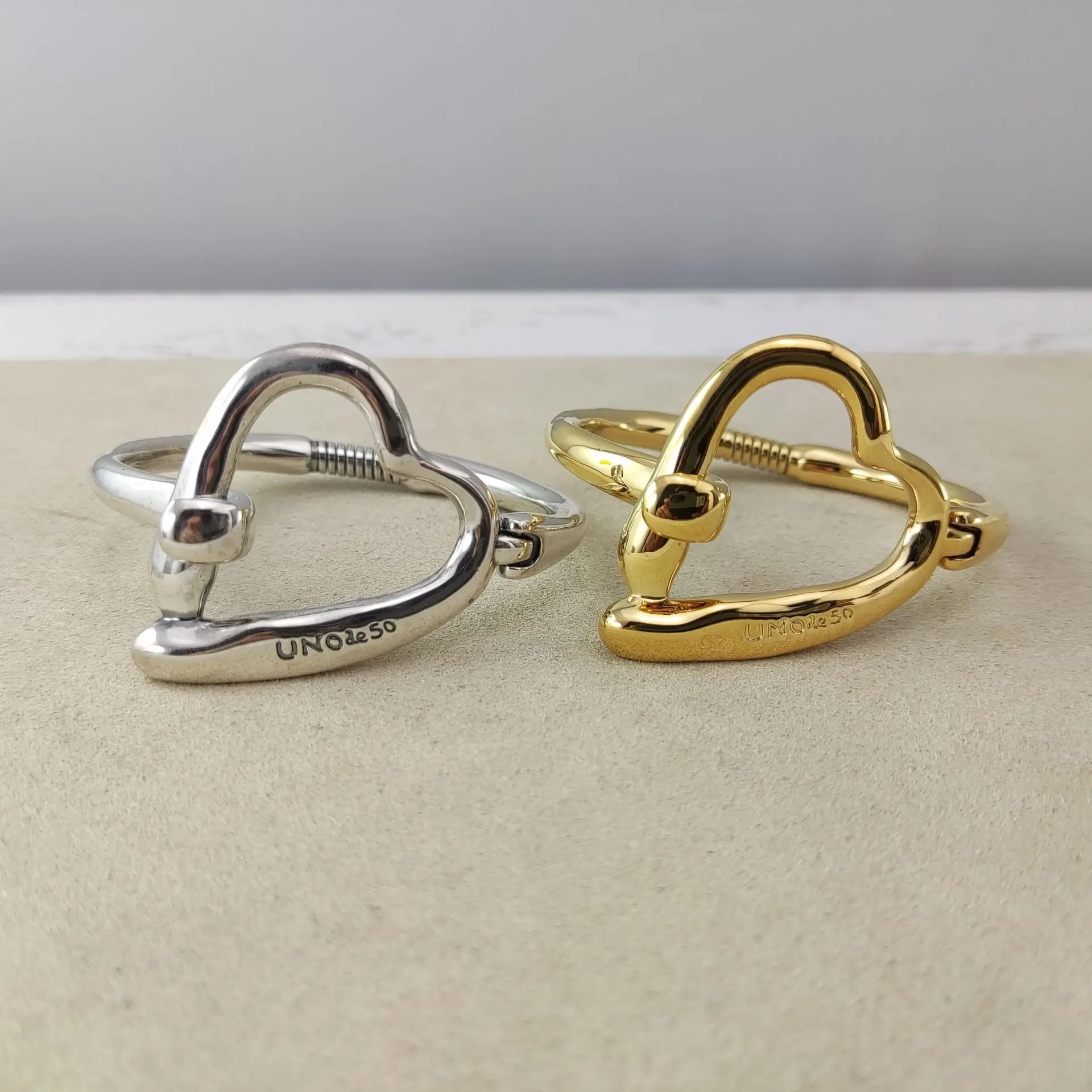 Popular In European and American Original Fashion Electroplating 925 Silver 14K Gold Heart-shaped Bracelet Niche Jewelry Gift
Popular In European and American Original Fashion Electroplating 925 Silver 14K Gold Heart-shaped Bracelet Niche Jewelry Gift