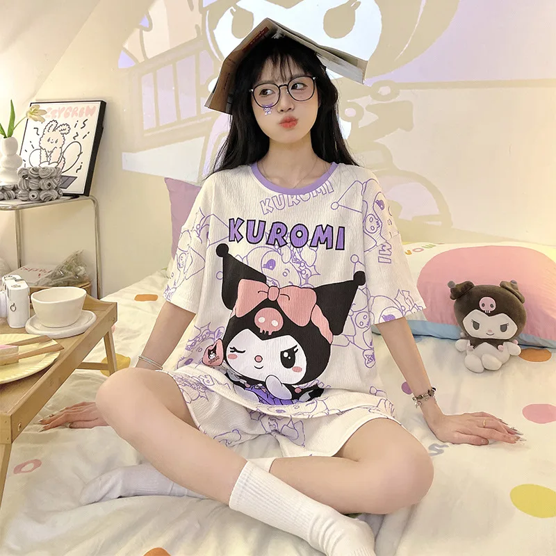 Милая Пижама Kuromi Hello Kitty из аниме «Моя Мелодия», милая Пижама с коротким рукавом, тонкий мультяшный домашний комплект Sanrio
Милая Пижама Kuromi Hello Kitty из аниме «Моя Мелодия», милая Пижама с коротким рукавом, тонкий мультяшный домашний комплект Sanrio