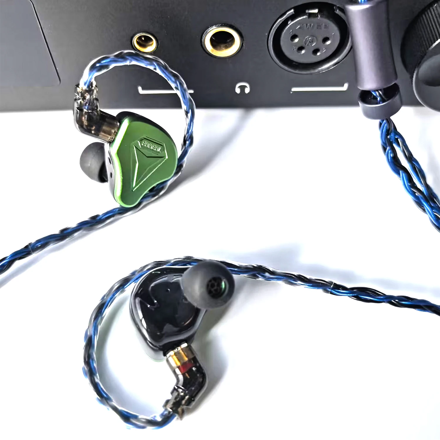 Earphone Cable 16 Core Silver-Plated Upgraded Cable With 3.5mm/4.4mm Plug 0.78 2PIN / QDC HIFI Replacement Headset Cord Earphone Cable 16 Core Silver-Plated Upgraded Cable With 3.5mm/4.4mm Plug 0.78 2PIN / QDC HIFI Replacement Headset Cord