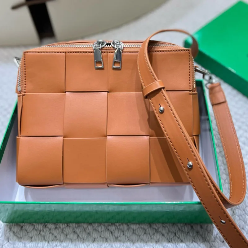 GU-BB03 High-quality Genuine Leather Women's Bag Women's All-match New Popular Messenger Bag Chain Portable Small Square Bag
GU-BB03 High-quality Genuine Leather Women's Bag Women's All-match New Popular Messenger Bag Chain Portable Small Square Bag