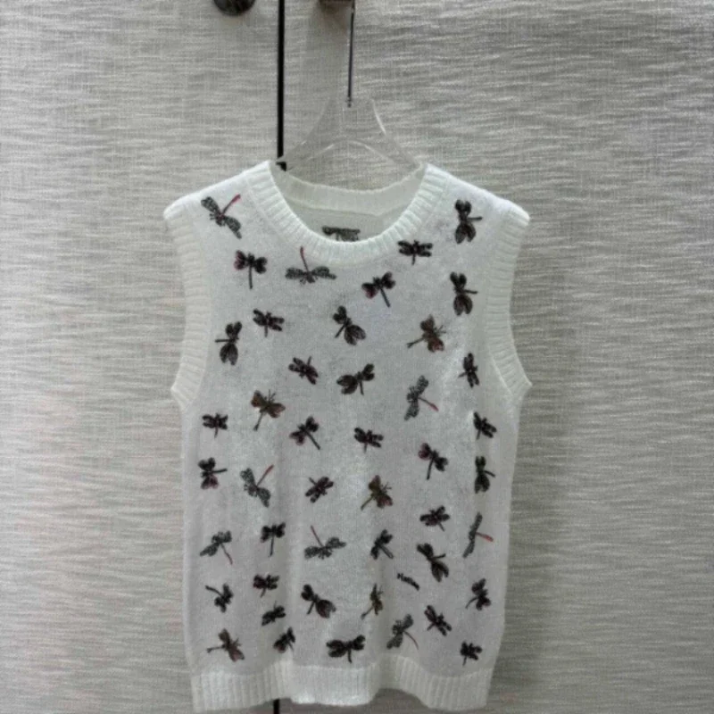 Trendy Vest Sweater for Women Summer 2024 New Reducing Age Girl Style Dragonfly Embroidery Fashionable Slimming Knit Sweater
Trendy Vest Sweater for Women Summer 2024 New Reducing Age Girl Style Dragonfly Embroidery Fashionable Slimming Knit Sweater