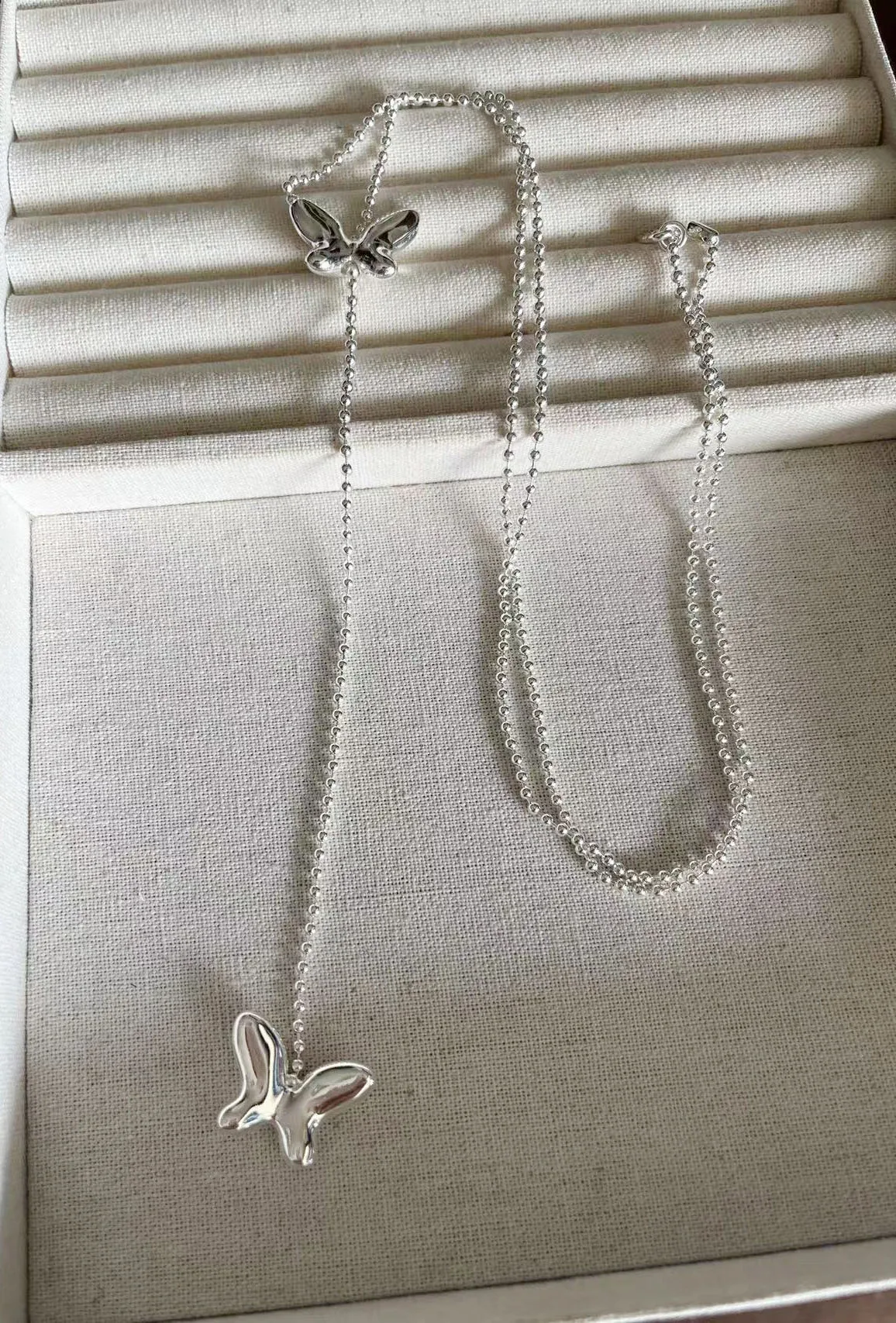 MAY 2023 UNOde50 European and American Popular High Quality Exquisite Butterfly Women's Necklace Romantic Jewelry Gift Bag
MAY 2023 UNOde50 European and American Popular High Quality Exquisite Butterfly Women's Necklace Romantic Jewelry Gift Bag