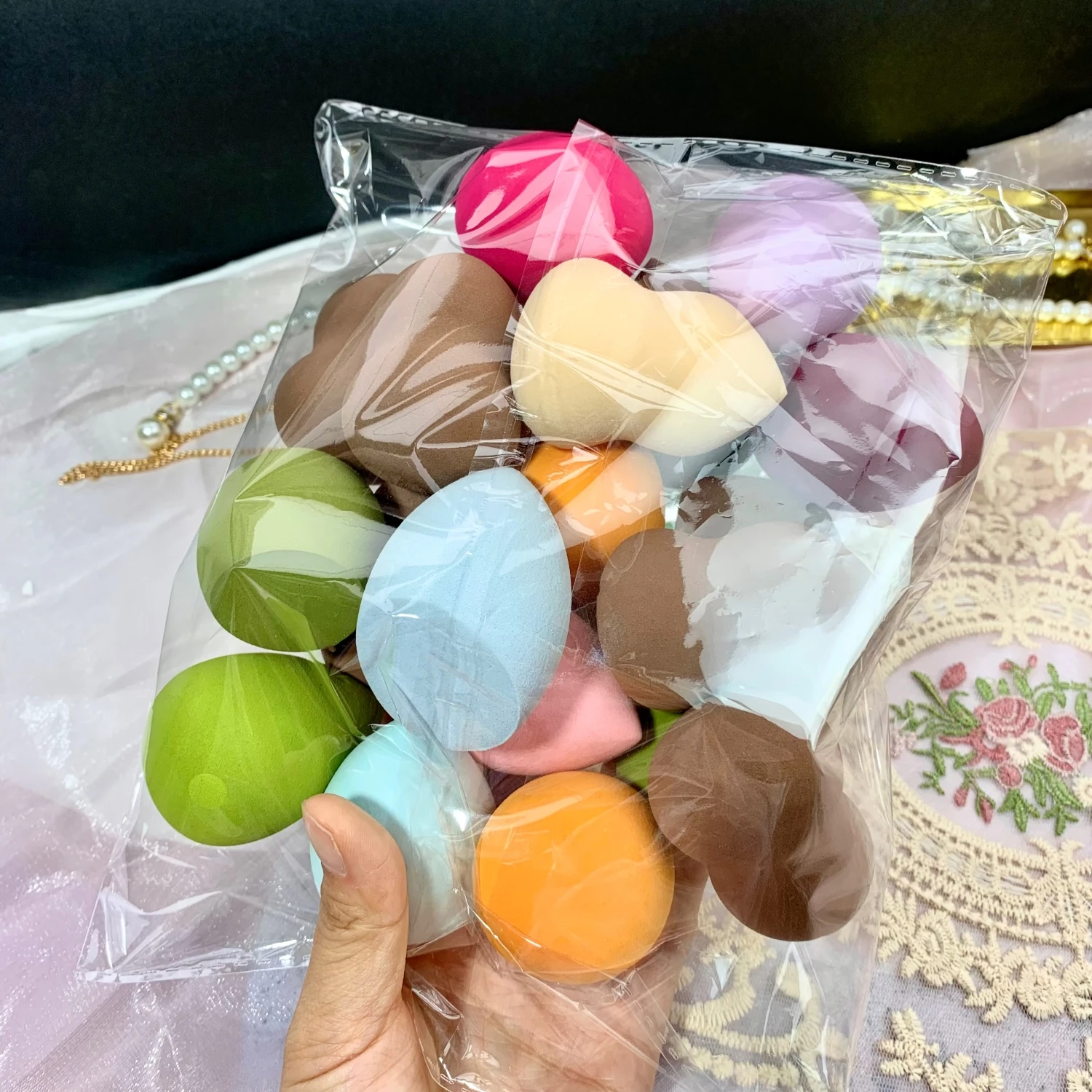 20 Pcs Random Color And Shape Beauty Blender Makeup Sponges Soft And Smooth Cosmetic Sponge For Daily Makeup
20 Pcs Random Color And Shape Beauty Blender Makeup Sponges Soft And Smooth Cosmetic Sponge For Daily Makeup