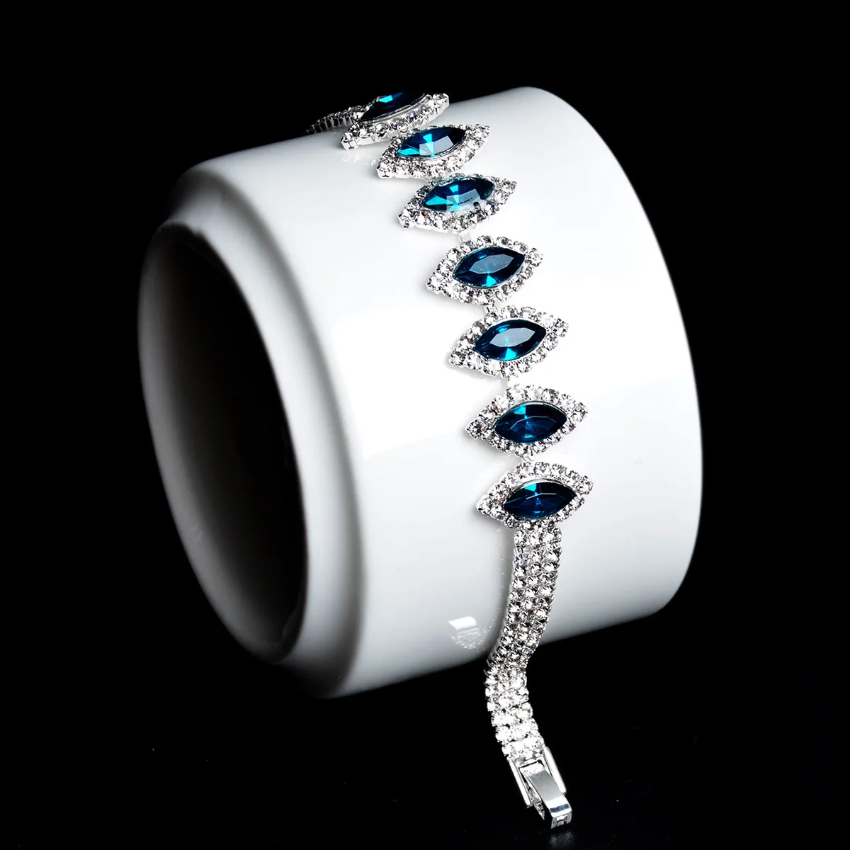 100% 925 Sterling Silver Sapphire Bracelet for Women Silver 925 Jewelry Pulseira Feminina Bizuteria Blue Topaz Aros Mujer Oreja
100% 925 Sterling Silver Sapphire Bracelet for Women Silver 925 Jewelry Pulseira Feminina Bizuteria Blue Topaz Aros Mujer Oreja
