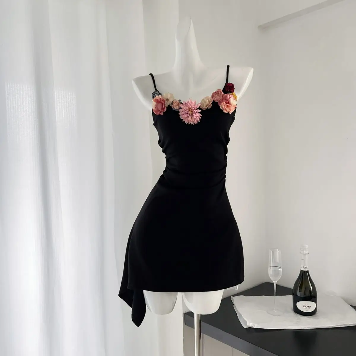 Microfan Sicily heavy camisole dress fishbone waist thin short dress fashion women's skirt 2024
Microfan Sicily heavy camisole dress fishbone waist thin short dress fashion women's skirt 2024