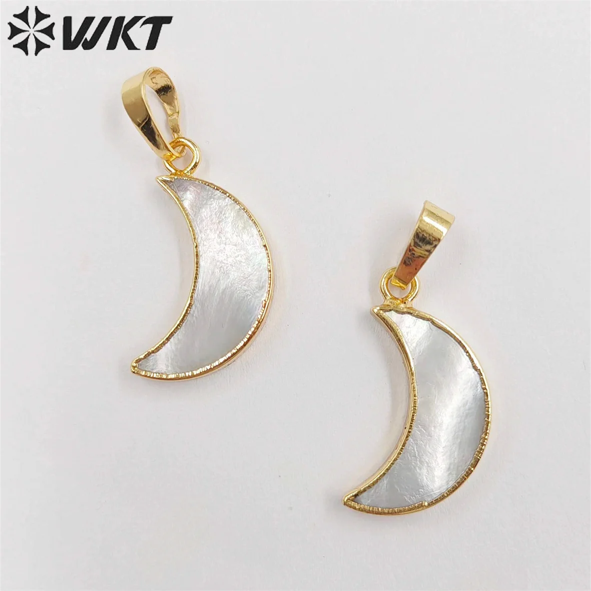 

WT-P1253 WKT Wholesale Hot Sale Natural Shell For Women Decorate Jewelry Moon Shape Adorable Necklace Pendant