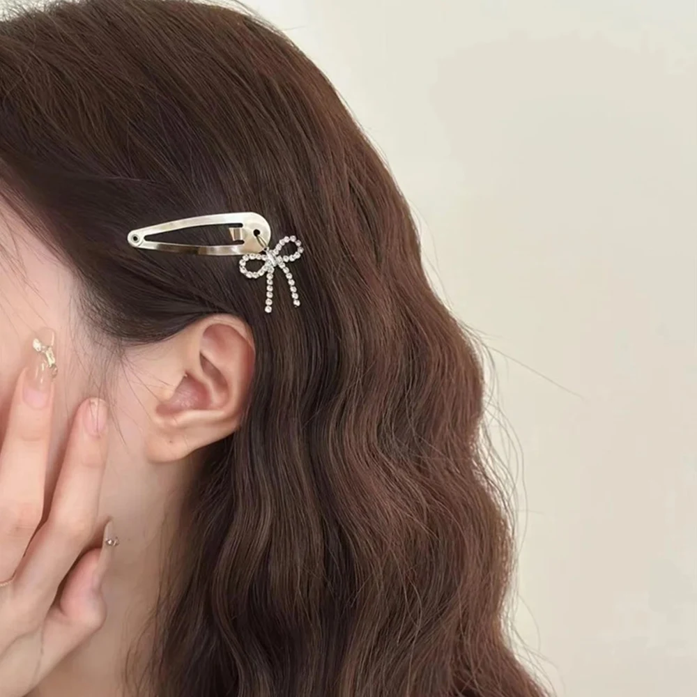Women Bow Pendant Hairpins 1pcs Fashion Metal Geometric Hair Clip Headwear Chic Round Barrette Girls Hair Accessories Gifts
Women Bow Pendant Hairpins 1pcs Fashion Metal Geometric Hair Clip Headwear Chic Round Barrette Girls Hair Accessories Gifts