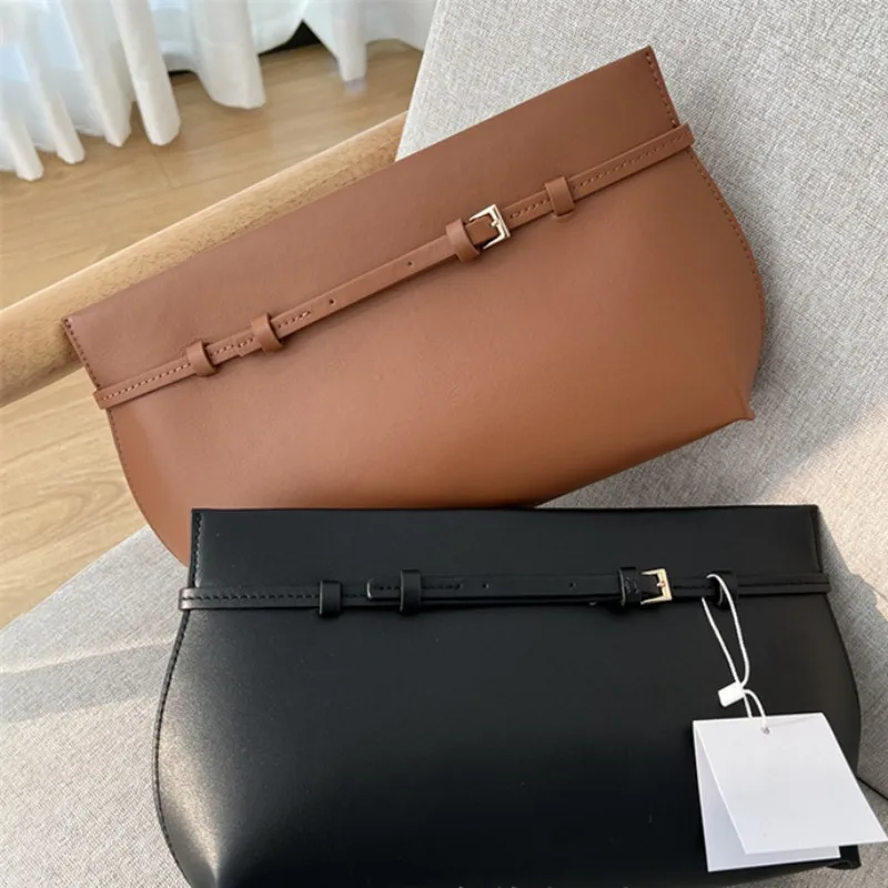 Высококачественная нишевая модная сумка из воловьей кожи в европейском и американском стиле, ручная Маленькая кожаная сумка
Высококачественная нишевая модная сумка из воловьей кожи в европейском и американском стиле, ручная Маленькая кожаная сумка