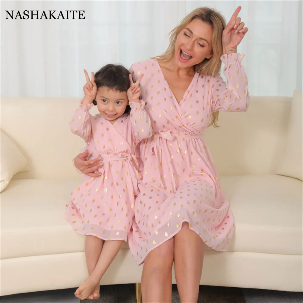 Summer Mom And Daughter Family Matching Outfits Pink Fashion Sequin Dress Princess Dress Matching Clothes Mother Daughter Clothe
Summer Mom And Daughter Family Matching Outfits Pink Fashion Sequin Dress Princess Dress Matching Clothes Mother Daughter Clothe