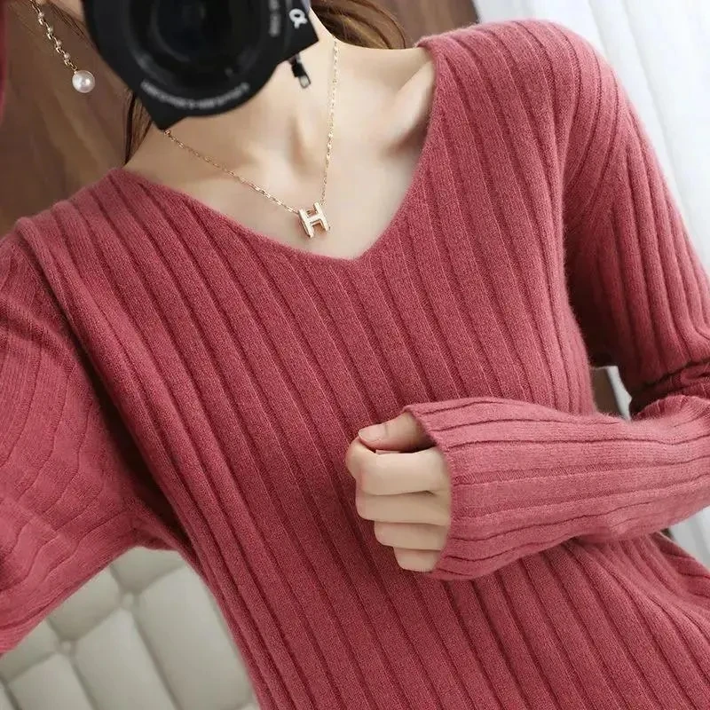 Female Loose Fashion Knit Base Shirt Tops Lady Autumn Winter V-neck Versatile Appear Thin Long Sleeved Pullover knitted Sweater 
Female Loose Fashion Knit Base Shirt Tops Lady Autumn Winter V-neck Versatile Appear Thin Long Sleeved Pullover knitted Sweater
