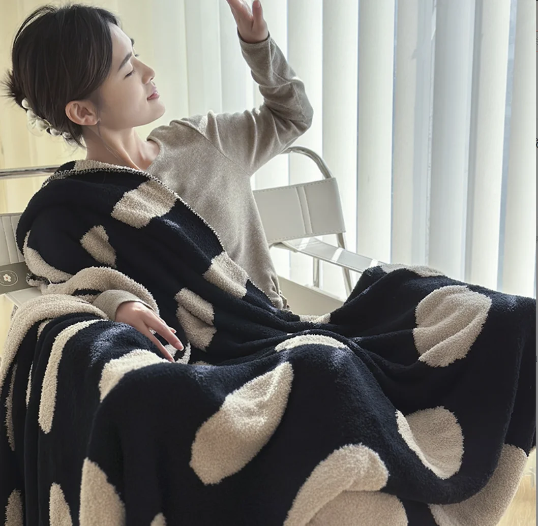 170*130cm Nordic Blanket Plush Wool Sofa Throw Blankets Super Soft Polka Dot Bedspread On Bed Covers Air Conditioning Blanket
170*130cm Nordic Blanket Plush Wool Sofa Throw Blankets Super Soft Polka Dot Bedspread On Bed Covers Air Conditioning Blanket