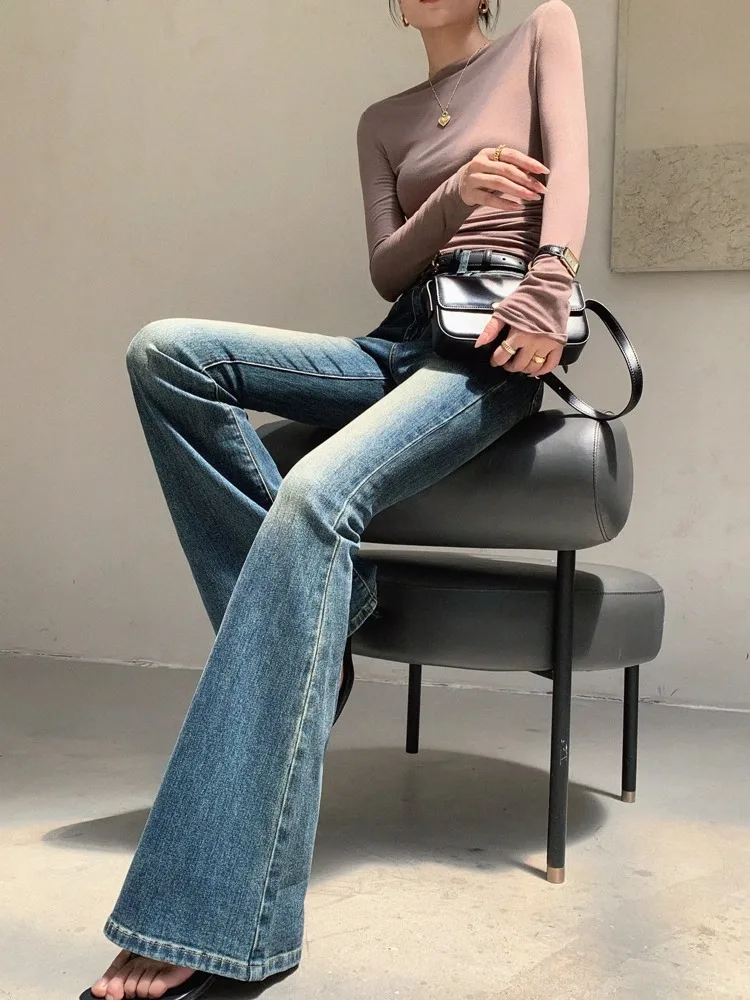 Blue Micro Flared Jeans for Women, Retro High Waisted, Slim Fit, Horseshoe Pants, Spring and Autumn, New
Blue Micro Flared Jeans for Women, Retro High Waisted, Slim Fit, Horseshoe Pants, Spring and Autumn, New