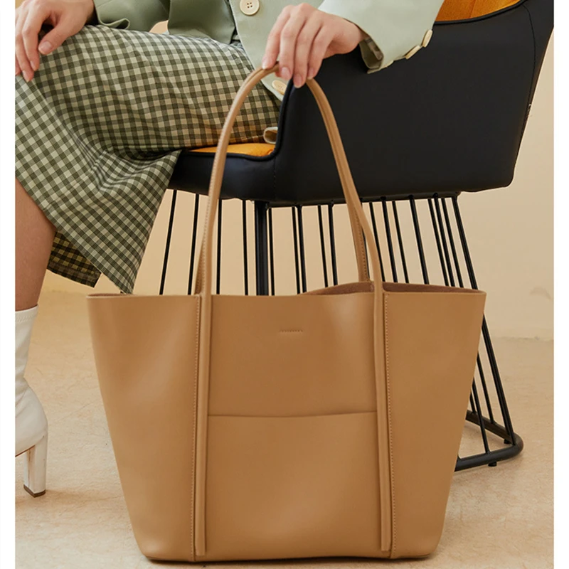 High Quality Soft Genuine Leather Women's Shoulder Bag Simple Large Capacity OL Commuter Tote Bag 2023 Spring Summer New
High Quality Soft Genuine Leather Women's Shoulder Bag Simple Large Capacity OL Commuter Tote Bag 2023 Spring Summer New