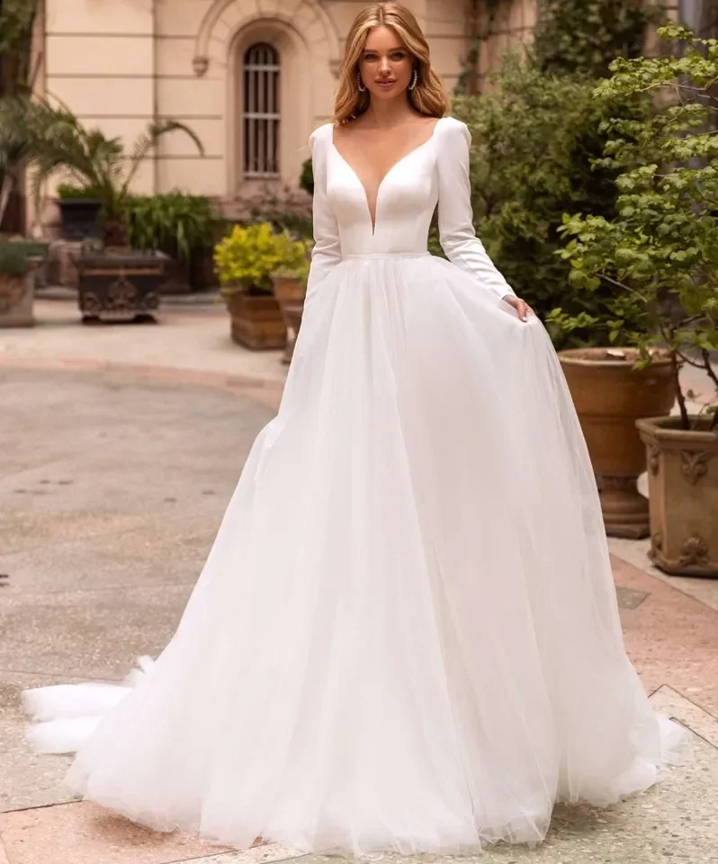 

Simple and elegant wedding dress The A Line a sexy V-neck long sleeve bridal dress swept train tulle plus size Vestidos De Novia