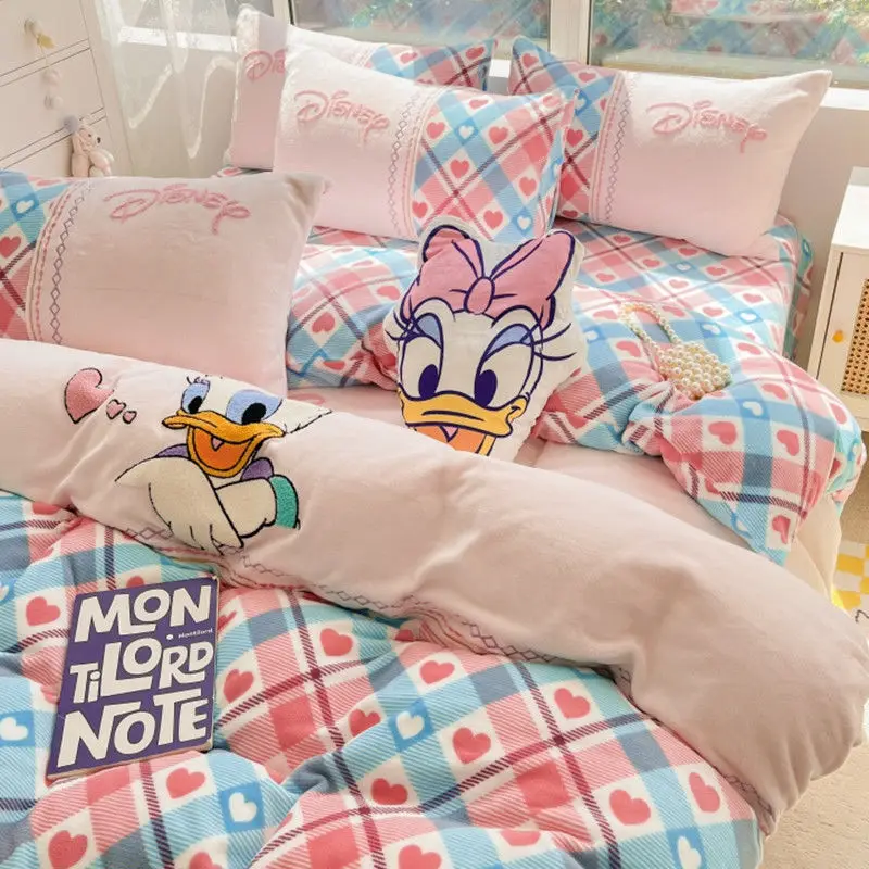 Wholesale new Stellalou Mickey Daisy Duck Minnie milk velvet bedroom 4pcs cartoon creative thickened warm quick-heat bedding
Wholesale new Stellalou Mickey Daisy Duck Minnie milk velvet bedroom 4pcs cartoon creative thickened warm quick-heat bedding