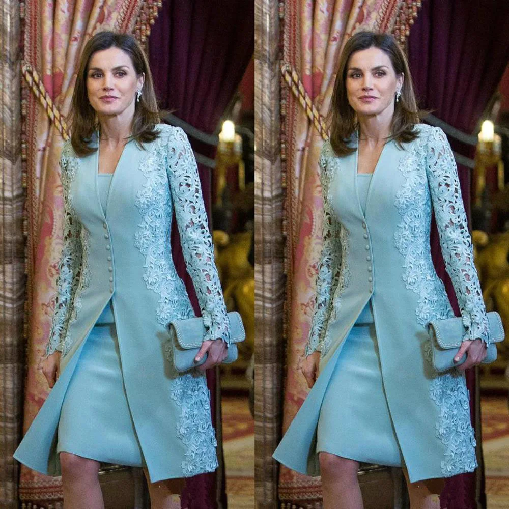 Elegant Two Pieces Mother of The Bride Dresses with Jacket Lace Applique Long Sleeve Groom Godmother Evening Dress Knee Length
Elegant Two Pieces Mother of The Bride Dresses with Jacket Lace Applique Long Sleeve Groom Godmother Evening Dress Knee Length