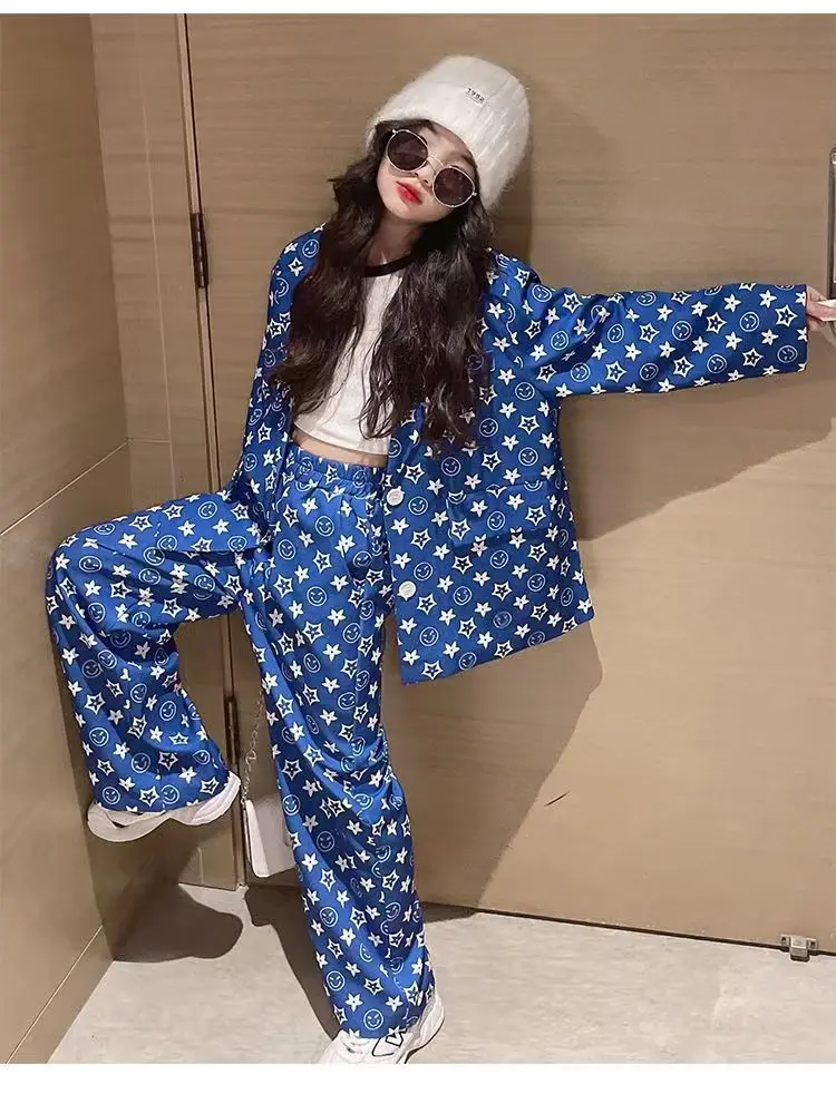 Children's Girls Suit Set Spring And Autumn New Teenage Girls Children Korean Version Of Coat And Trousers Girls Casual Cardigan
Children's Girls Suit Set Spring And Autumn New Teenage Girls Children Korean Version Of Coat And Trousers Girls Casual Cardigan