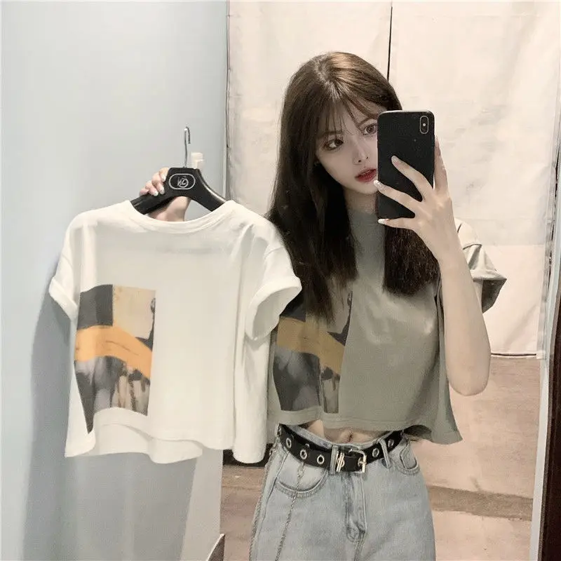New summer new pure cotton discreet navel baring short sleeved t shirt top short student Korean version loose ins trend t shirt
New summer new pure cotton discreet navel baring short sleeved t shirt top short student Korean version loose ins trend t shirt