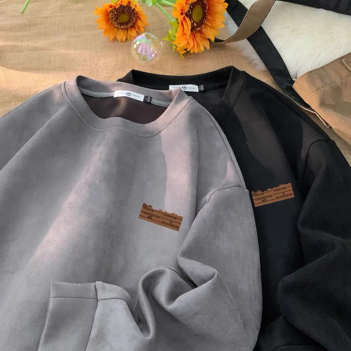 American fashion brand minimalist style loose round neck sweatshirt for men and women autumn and winter high-end couple ins top
American fashion brand minimalist style loose round neck sweatshirt for men and women autumn and winter high-end couple ins top