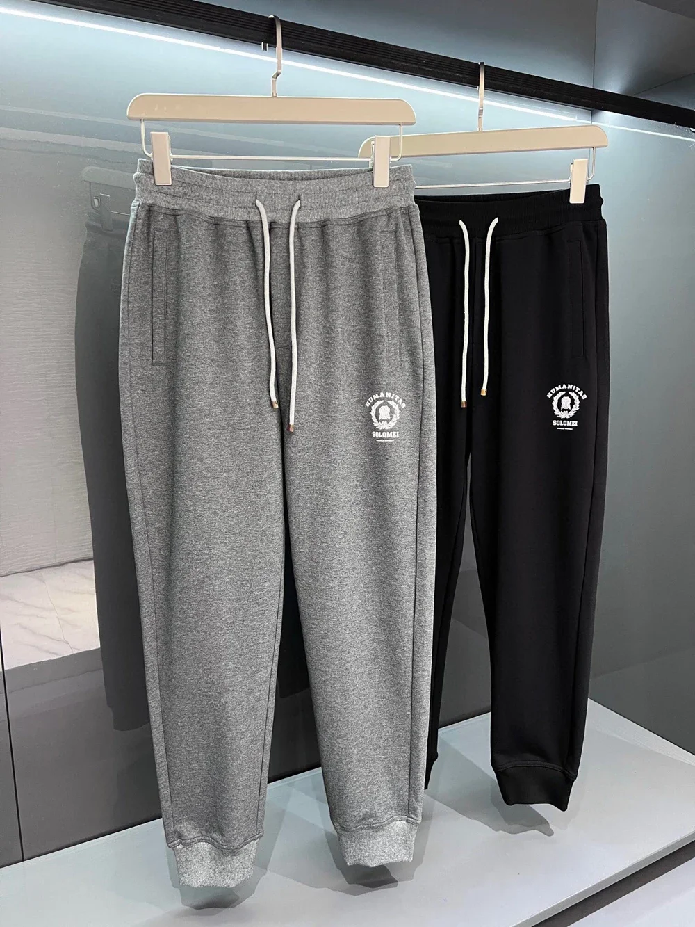 BILLIONAIRE OECHSLI Pants Cotton men 2024 Spring summer New embroidery quality Long fashion elasticity comfort big size M-XXXL
BILLIONAIRE OECHSLI Pants Cotton men 2024 Spring summer New embroidery quality Long fashion elasticity comfort big size M-XXXL
