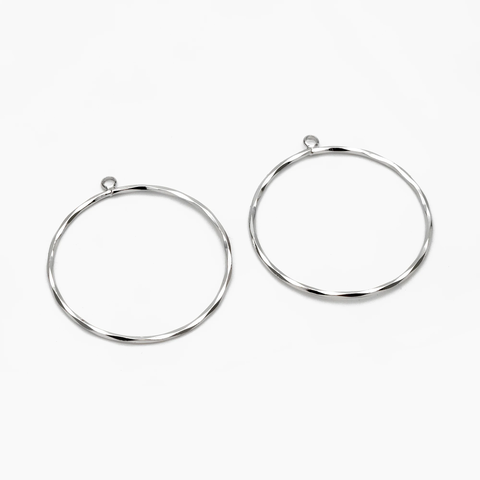 10pcs Silver tone Round Circle Pendants 32mm, Rhodium Plated Brass Hoops, Geometric Ring Charms For Jewelry Making DIY (GB-3991)
10pcs Silver tone Round Circle Pendants 32mm, Rhodium Plated Brass Hoops, Geometric Ring Charms For Jewelry Making DIY (GB-3991)