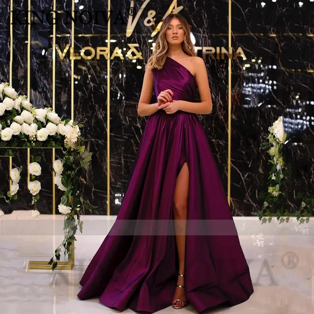 KING Off The Shoulder Sleeveless A-Line Evening Dresses 2024 Pleat Satin side slit Prom Dress Floor Length vestidos de noche
KING Off The Shoulder Sleeveless A-Line Evening Dresses 2024 Pleat Satin side slit Prom Dress Floor Length vestidos de noche