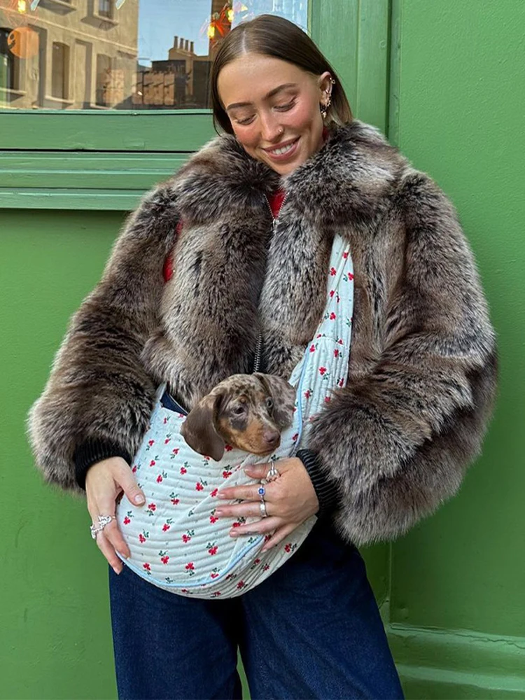 Luxury Chic Lapel Faux Fox Fur Overcoat Fluffy Soft Thickened Warm Short Coat 2023 Winter New High Street Women's Jacket
Luxury Chic Lapel Faux Fox Fur Overcoat Fluffy Soft Thickened Warm Short Coat 2023 Winter New High Street Women's Jacket
