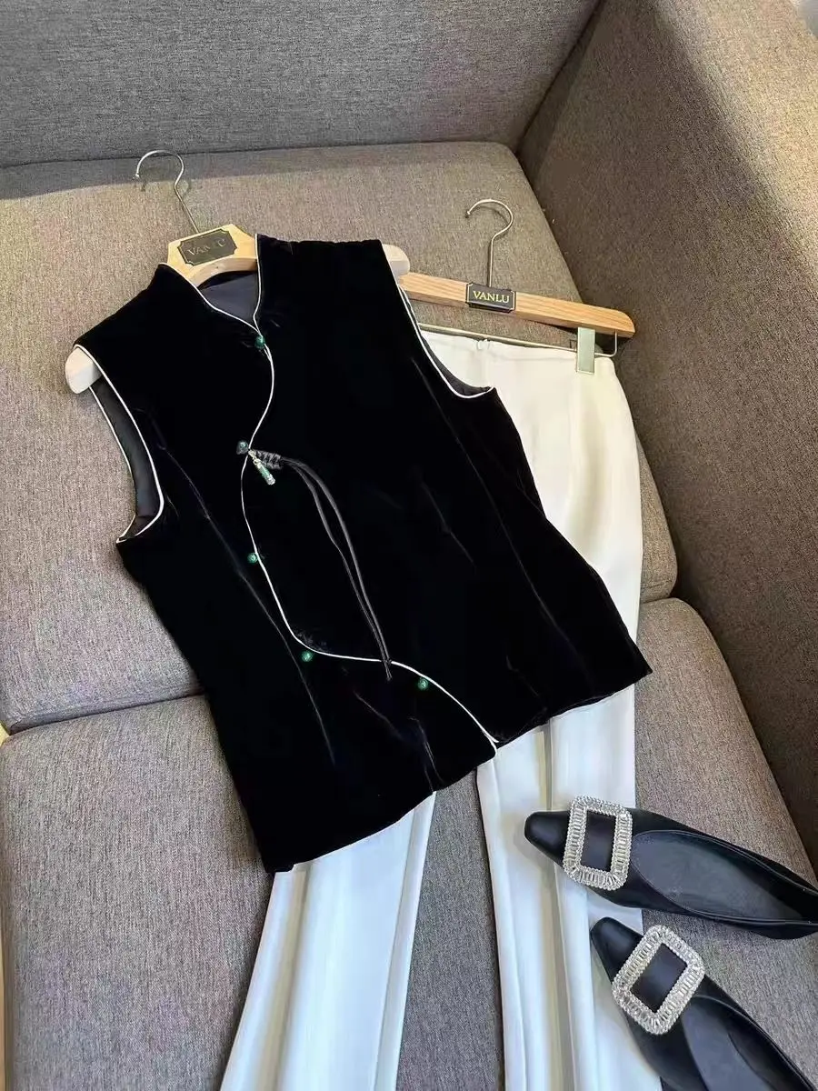 Осень-зима 2024, новый жилет в китайском стиле qipao, улучшенный хлопковый жилет с вертикальным воротником и пуговицами, с наклонным золотым бархатным зажимом для женщин
Осень-зима 2024, новый жилет в китайском стиле qipao, улучшенный хлопковый жилет с вертикальным воротником и пуговицами, с наклонным золотым бархатным зажимом для женщин