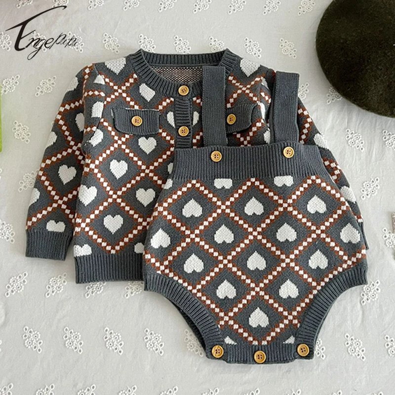 Корейский стиль, костюм для маленьких девочек, вязаный кардиган + комбинезоны для маленьких мальчиков, весенне-осенний мягкий комплект для девочек, одежда на День святого Валентина
Корейский стиль, костюм для маленьких девочек, вязаный кардиган + комбинезоны для маленьких мальчиков, весенне-осенний мягкий комплект для девочек, одежда на День святого Валентина