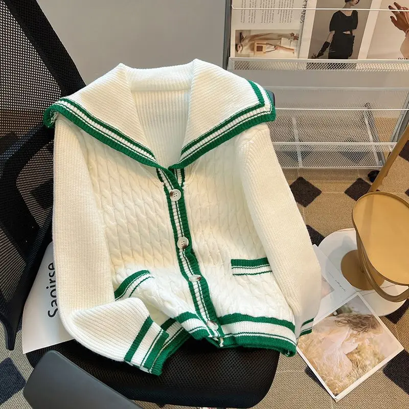 2023 Xiaoxiangfeng белый вязаный кардиган осень ретро морской Стиль откидной воротник короткий свитер женская одежда Топ с длинным рукавом
2023 Xiaoxiangfeng белый вязаный кардиган осень ретро морской Стиль откидной воротник короткий свитер женская одежда Топ с длинным рукавом