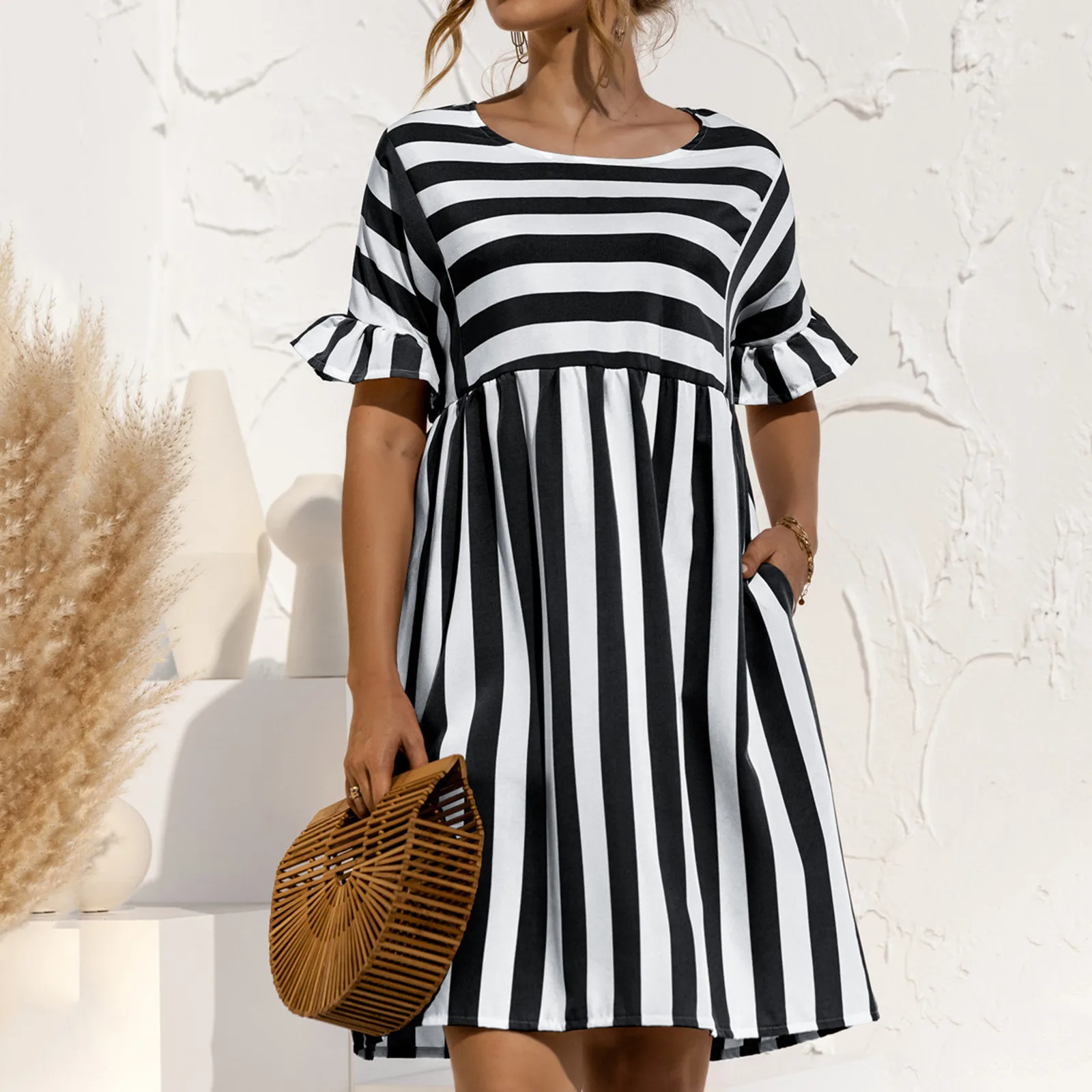 Women Sexy Ruffled Stitching Dress 2023 Spring And Summer Striped Round Neck A-Line Loose Fit Short платье Women'S Party Dresses
Women Sexy Ruffled Stitching Dress 2023 Spring And Summer Striped Round Neck A-Line Loose Fit Short платье Women'S Party Dresses