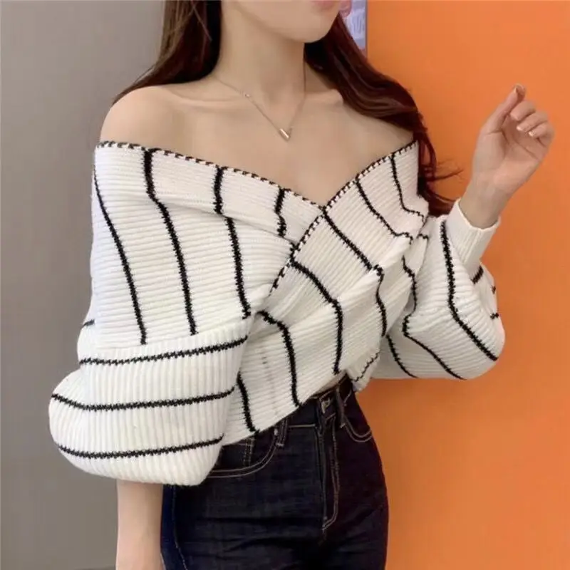 

V-Neck Lantern Sleeve Pullovers Clothes Autumn Korean Chic Office Lady Soft Warm Sweaters Criss Cross Stripe Sweater Women 29033