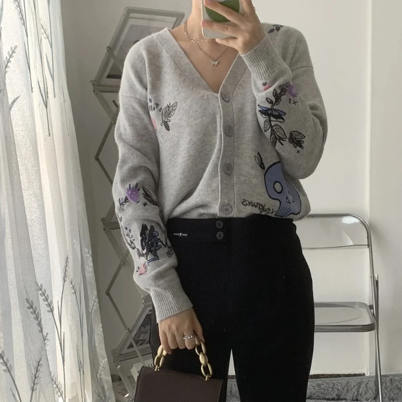 Zadigant 2023 Early Autumn New Women V-neck Short Front and Long Back Design Cashmere Loose Knitted Cardigan
Zadigant 2023 Early Autumn New Women V-neck Short Front and Long Back Design Cashmere Loose Knitted Cardigan