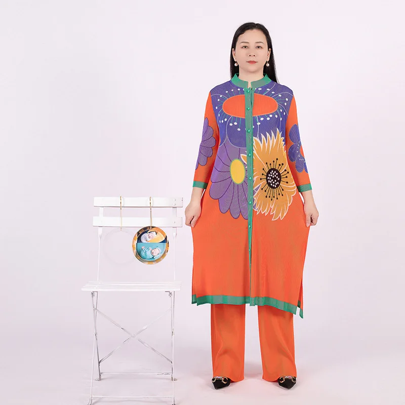2023 spring new printed round neck long sleeve single breasted long shirt + pants pleated suit
2023 spring new printed round neck long sleeve single breasted long shirt + pants pleated suit