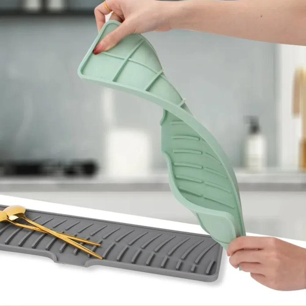 New Silicone Sink Splash Guard Anti-spray Foldable Drainage Mat Multipurpose with 5°Incline Slope Faucet Splash Pad Bathroom New Silicone Sink Splash Guard Anti-spray Foldable Drainage Mat Multipurpose with 5°Incline Slope Faucet Splash Pad Bathroom