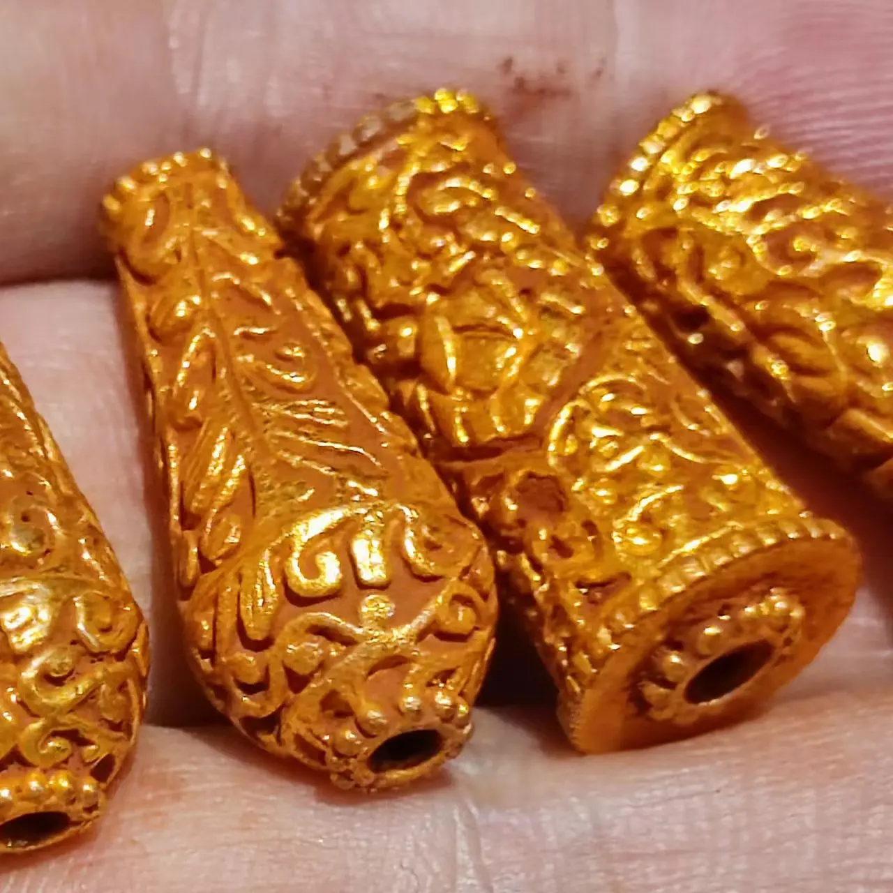 1pcs/lot Tibetan Classic Gilt Accessory Beads Resplendent Religious Royal Queen's Boutique precious accessories gem jewelry diy
1pcs/lot Tibetan Classic Gilt Accessory Beads Resplendent Religious Royal Queen's Boutique precious accessories gem jewelry diy