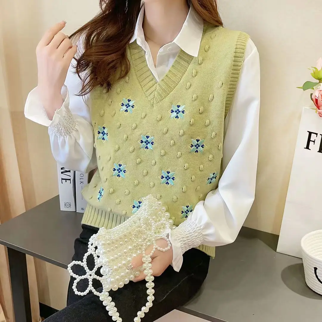 2024 Women's Spring Autumn New Loose Sleeveless Tops Female V-neck Sweater Vest Ladies Flower Pullover Knit Tans Tops Y133 
2024 Women's Spring Autumn New Loose Sleeveless Tops Female V-neck Sweater Vest Ladies Flower Pullover Knit Tans Tops Y133