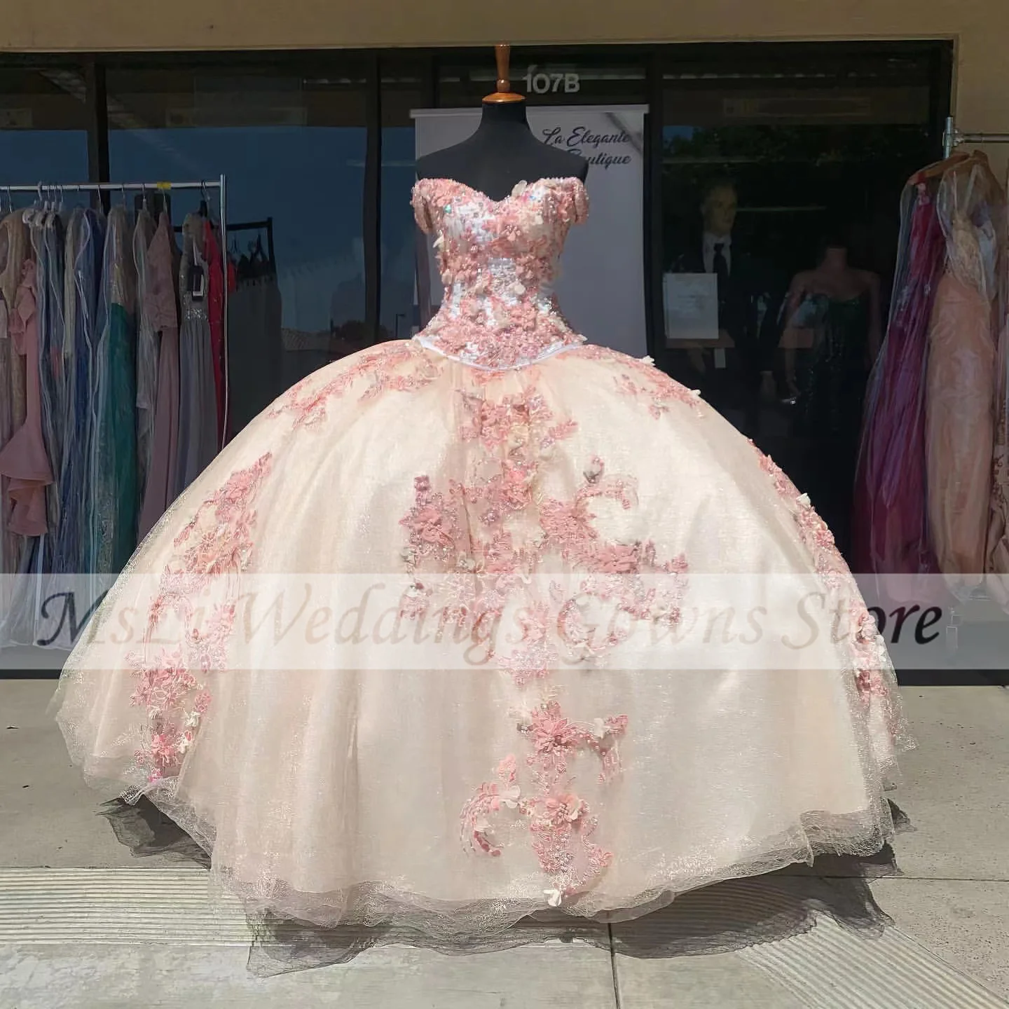 Pink Quinceanera Dresses 2023 Off The Shoulder Appliques Lace Up Corset Princess Ball Gowns 15 16 Birthday Party Prom Dress
Pink Quinceanera Dresses 2023 Off The Shoulder Appliques Lace Up Corset Princess Ball Gowns 15 16 Birthday Party Prom Dress