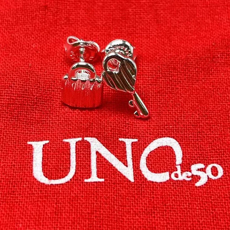 2023 unode 50 горячая Распродажа европейские и американские изысканные женские серьги с замком для ключей романтические ювелирные изделия Подарочный пакет с
2023 unode 50 горячая Распродажа европейские и американские изысканные женские серьги с замком для ключей романтические ювелирные изделия Подарочный пакет с