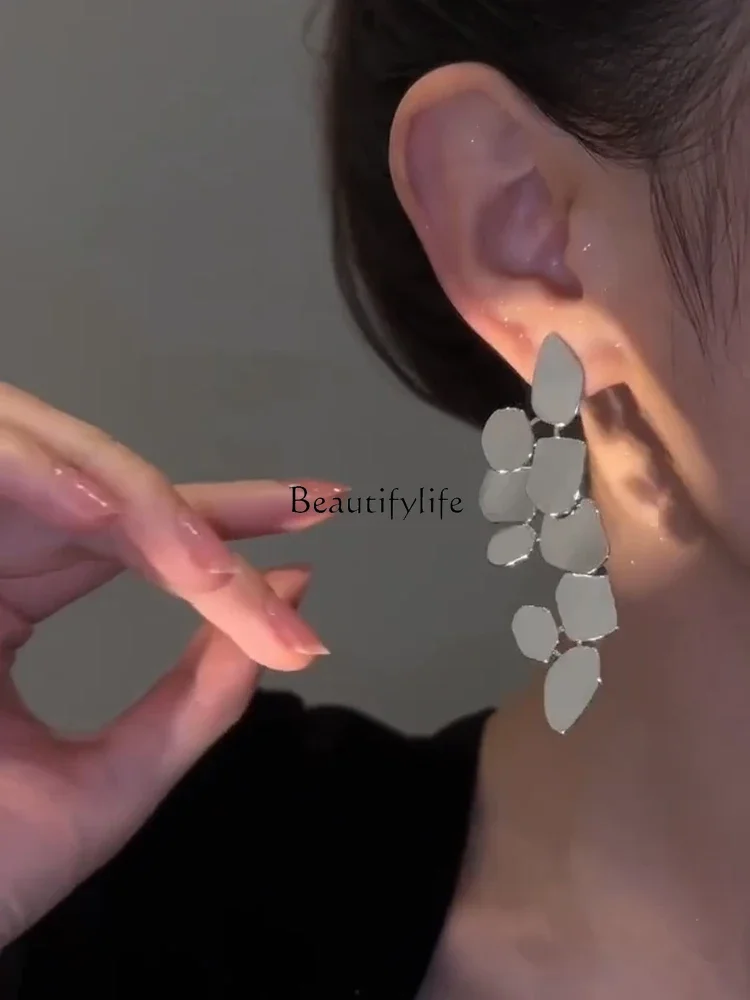 

Temperamental Minority Design High-Grade Light Luxury Earrings New Unique Ear Studs