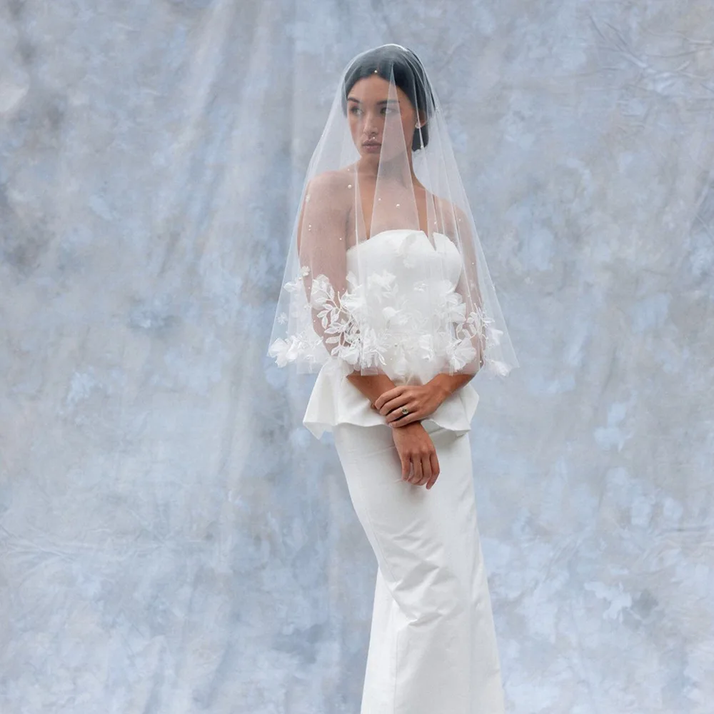 

60-90cm Lace Applique Wedding Veils Pearls Floral Two Tier with Comb Short Bride Veil Women Headpiece Bridal Hair Accessory