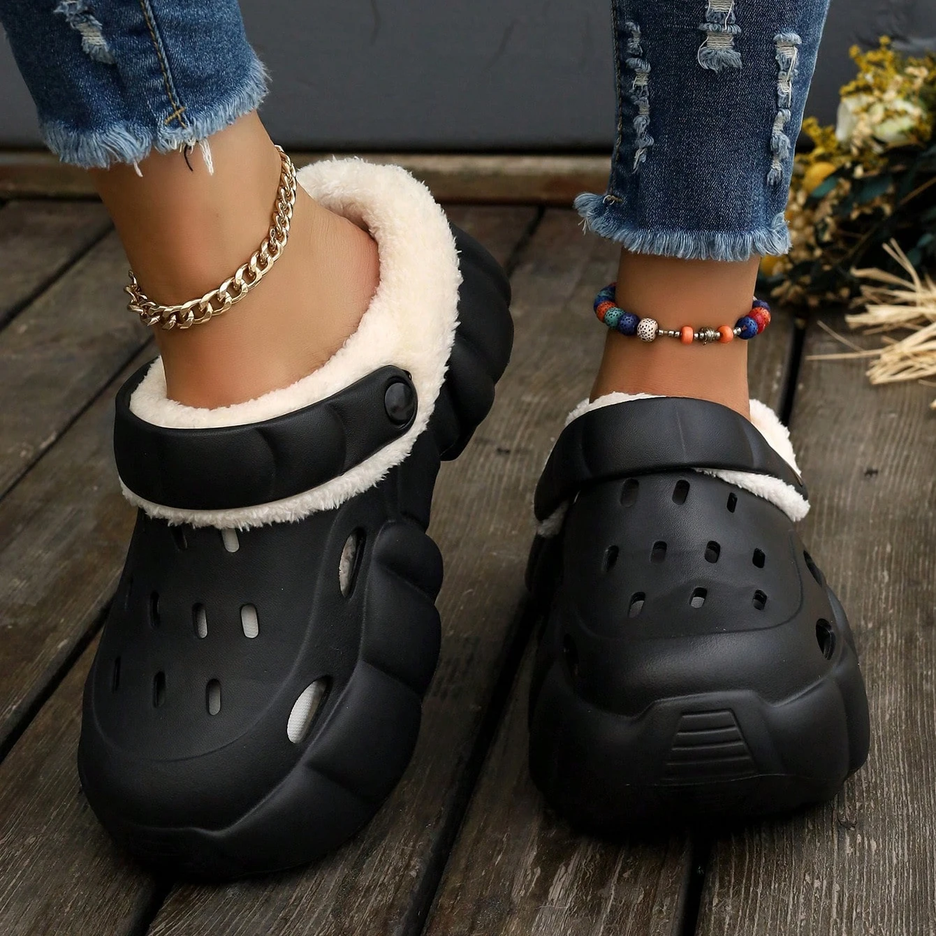 2023 Autumn New Style Women Breathable Hollow Sandals Thick Bottom Slippers Wedge Heels Non-slip Warm Slippers
2023 Autumn New Style Women Breathable Hollow Sandals Thick Bottom Slippers Wedge Heels Non-slip Warm Slippers