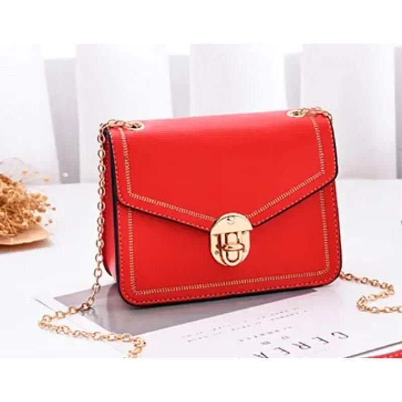 Summer New Fashion Women's Bag Single-shoulder Crossbody Chain Bag Fashion Buckle Contrast Color Small Square Bag
Summer New Fashion Women's Bag Single-shoulder Crossbody Chain Bag Fashion Buckle Contrast Color Small Square Bag