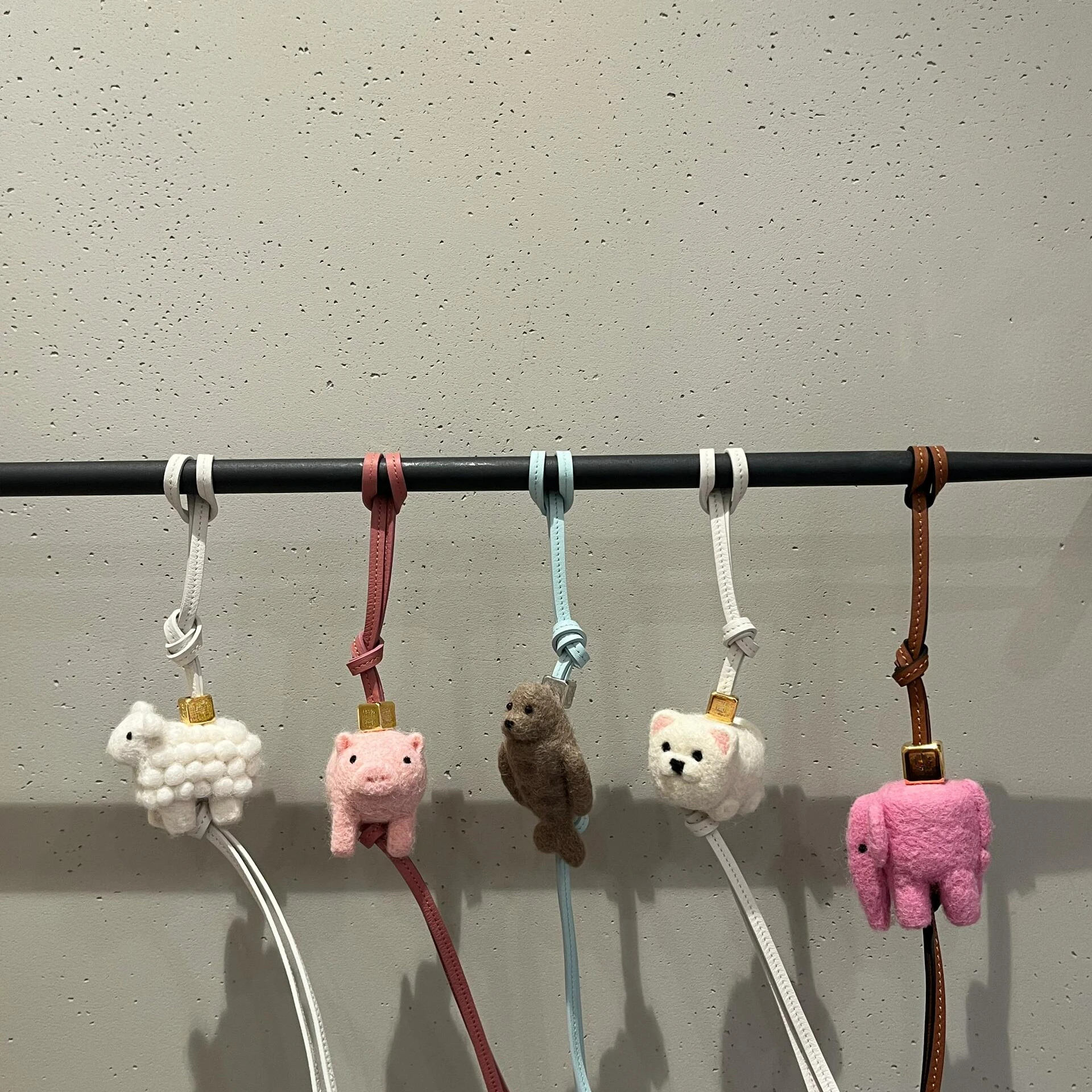 New Wool Felt Handmade Doll Koala Panda Rabbit Elephant Bag Pendant Luxury Brand Car Decoration Valentine's Day Gift Set
New Wool Felt Handmade Doll Koala Panda Rabbit Elephant Bag Pendant Luxury Brand Car Decoration Valentine's Day Gift Set