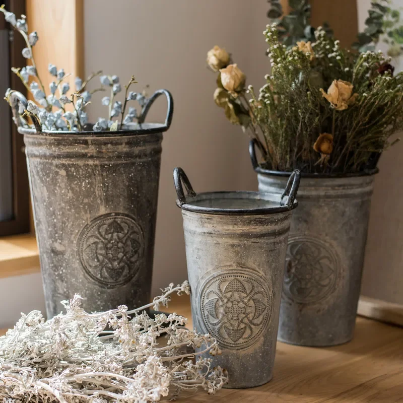 Snowflake Iron Sheet Retro Style Flower Bucket Handle Flower Arrangement Ironwork Vase Store Home Furnishings Desktop Decorate
Snowflake Iron Sheet Retro Style Flower Bucket Handle Flower Arrangement Ironwork Vase Store Home Furnishings Desktop Decorate