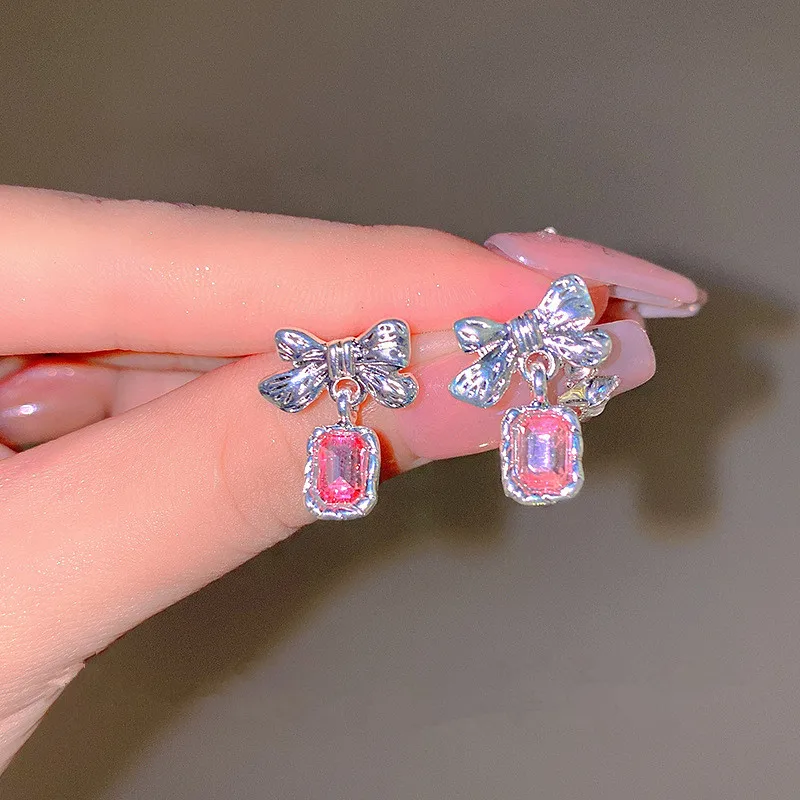 New Sparkling Pink Color Zircon Square Stone Crystal Bowknot Earrings Antique Engagement Earrings For Women Bride Jewelry Gifts
New Sparkling Pink Color Zircon Square Stone Crystal Bowknot Earrings Antique Engagement Earrings For Women Bride Jewelry Gifts