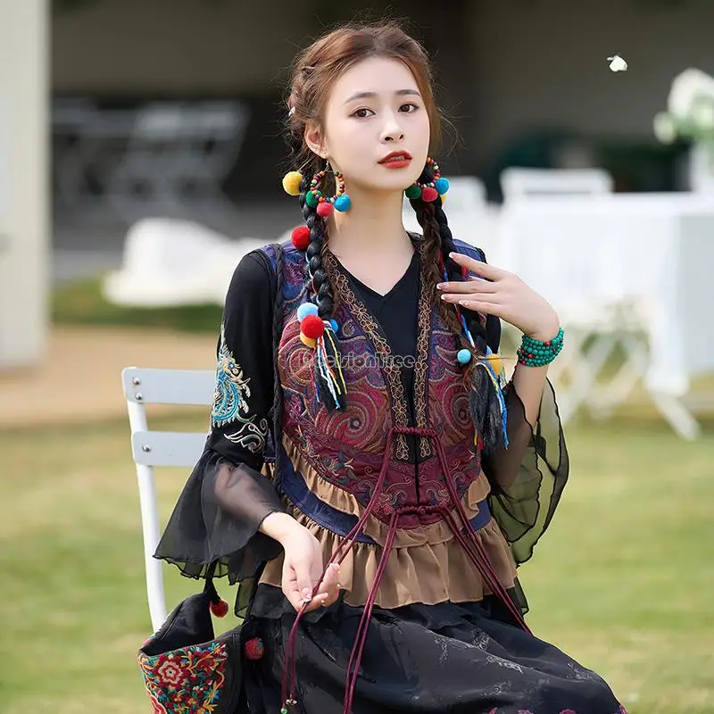2023 chinese ethnic style new jacquard embroidery short stitching design elegant retro fashion vest chinese jacket top s153
2023 chinese ethnic style new jacquard embroidery short stitching design elegant retro fashion vest chinese jacket top s153