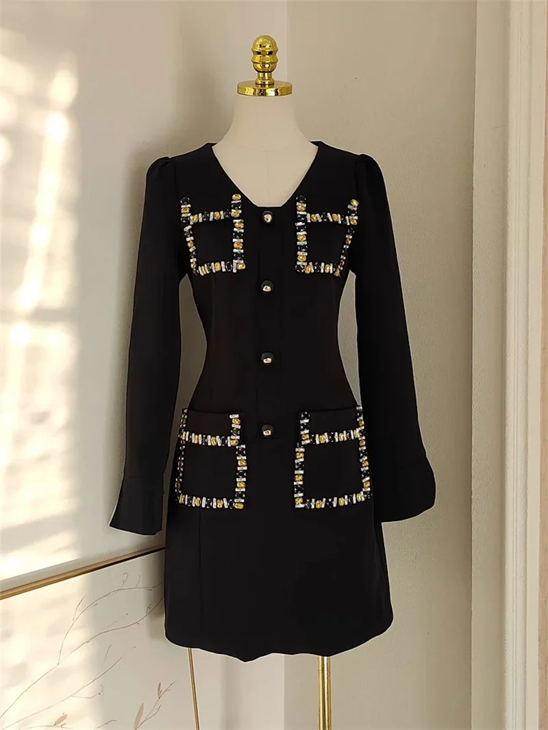 High Street 2024 sprng New Fashion Women Full Sleeve Heavy Industry Embroidered Flares Diamonds Pockets Black Party Mini Dress
High Street 2024 sprng New Fashion Women Full Sleeve Heavy Industry Embroidered Flares Diamonds Pockets Black Party Mini Dress