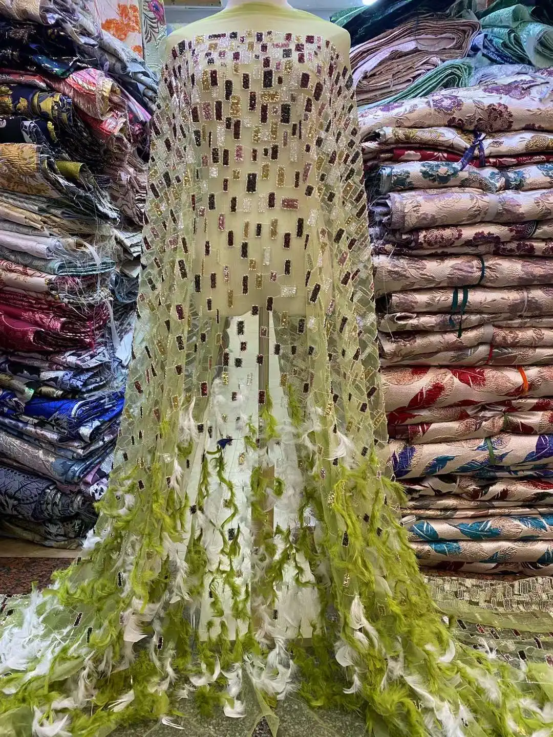 Зеленая африканская кружевная ткань с 3D перьями, Высококачественная вышивка, французские блестки, бисер, кружевная ткань для нигерийских свадебных платьев
Зеленая африканская кружевная ткань с 3D перьями, Высококачественная вышивка, французские блестки, бисер, кружевная ткань для нигерийских свадебных платьев