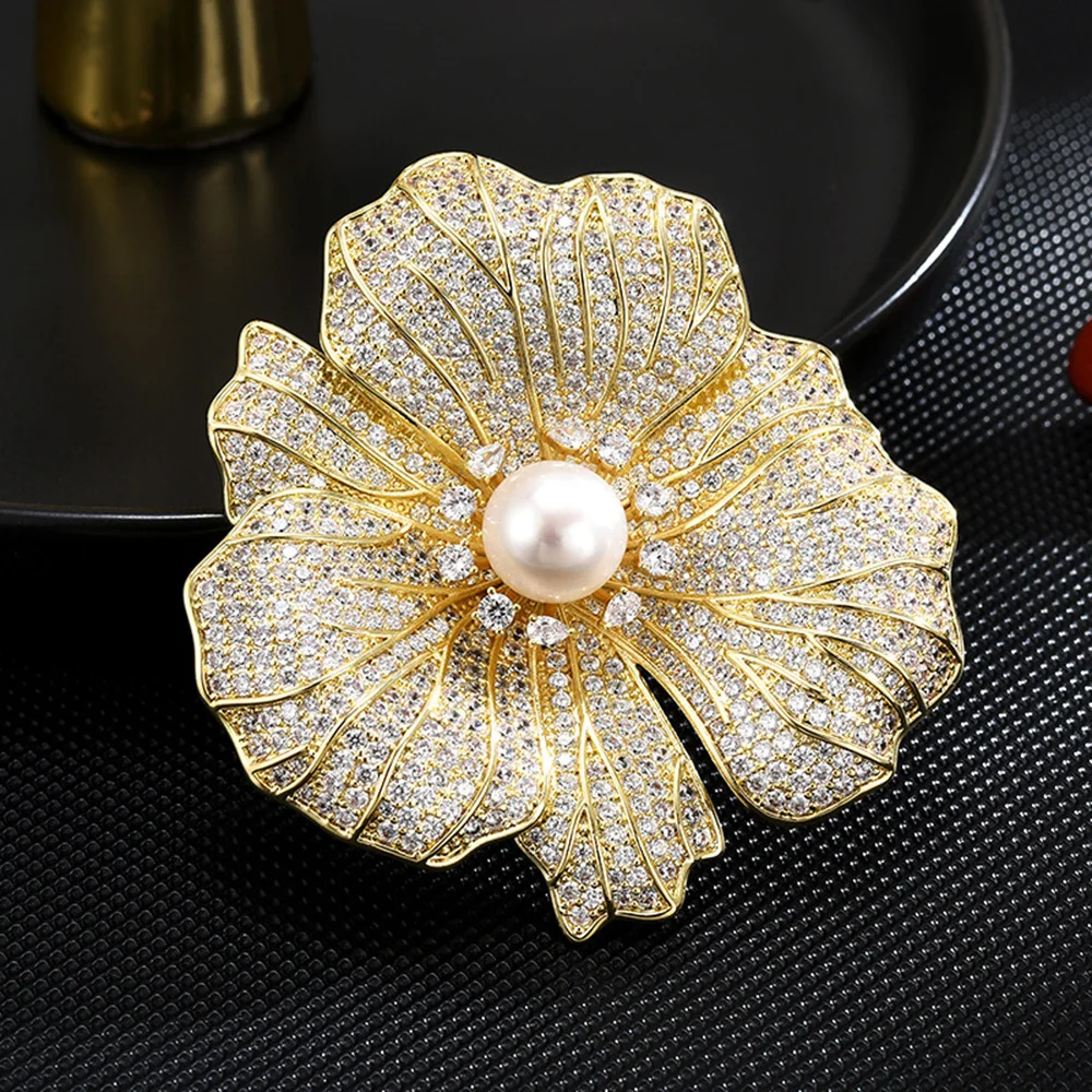 

Luxury Design Brooch Exquisite Micro-inlaid Zircon Lotus Brooches For Women Freshwater Pearl Snow Flake Corsage Pins Wholesale